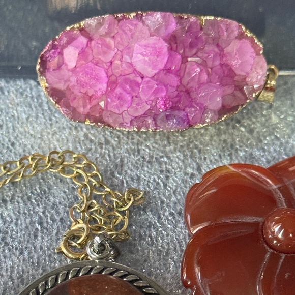 21 pieces Vintage necklaces,pendants. Estates sale. - Picture 5 of 15